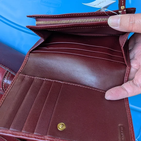 Vintage Coach Red Embossed Leather Wallet - Picture 4 of 5